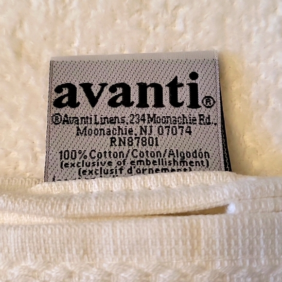 NEW Lovely Lady Lolita Guest/Hand Towels, White, Embroidered, Set of 2! - Picture 4 of 4